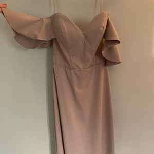 Great quality gown. Size 2. no tears or stains.